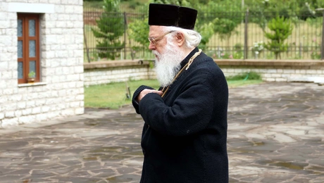 Ο Αρχιεπίσκοπος Αλβανίας, Αναστάσιος