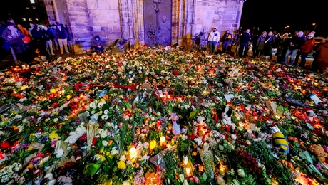 Λουλούδια στο σημείο της επίθεσης στη Γερμανία