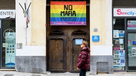 Πανό κατά της μαφίας στην Ιταλία