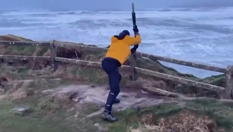 Δημοσιογράφος εν μέσω κακοκαιρία Eowyn