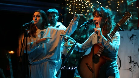 Οι Σκιαδαρέσες σε live εμφάνισή τους