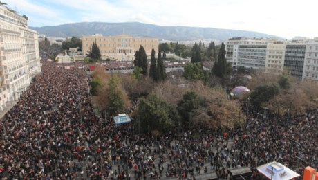Μεγάλη συγκέντρωση στο Σύνταγμα για τα Τέμπη