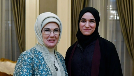 Η Λατίφα αλ Νταρούμπι με την Εμινέ Ερντογάν