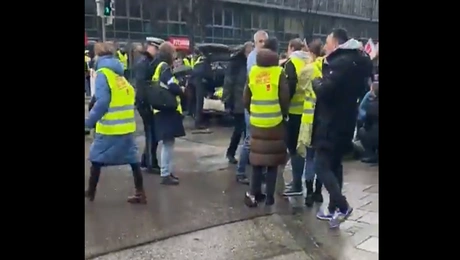 Μόναχο αυτοκίνητο διαδηλωτές