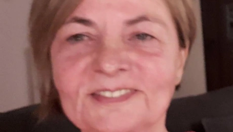 Η δημοσιογράφος, Ρούλα Καρακούση