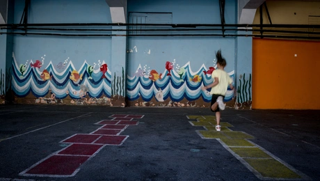 Ανήλικη σε σχολείο