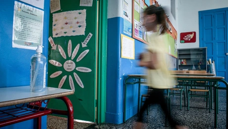 Μαθήτρια σε σχολείο