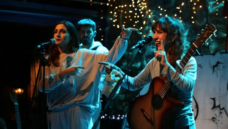 Οι Σκιαδαρέσες στον Σταυρό του Νότου Club σε νέες ημερομηνίες