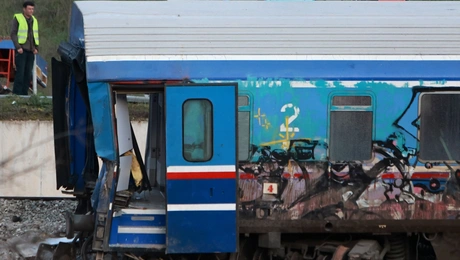 Επιβατικό τρένο στα Τέμπη