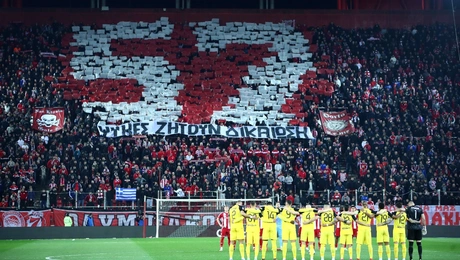 Κορεό Ολυμπιακού για τα Τέμπη