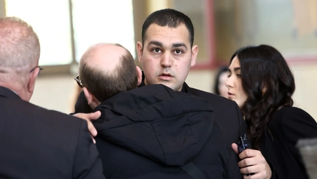 Ο Χρίστος Κούγιας στην κηδεία του πατέρα του, Αλέξη