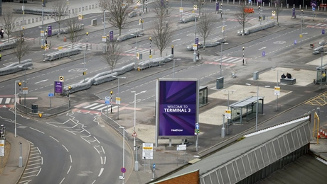 Άδειο το αεροδρόμιο του Χίθροου μετά τη φωτιά