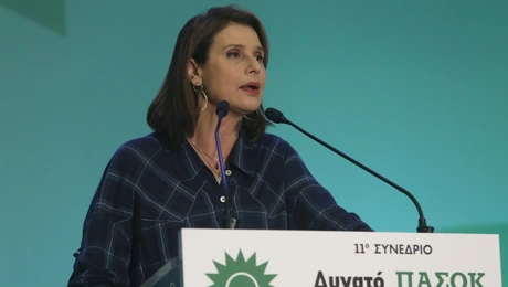 Το ΠΑΣΟΚ παραπέμπει την Κατερίνα Μπατζελή στην Επιτροπή Δεοντολογίας 