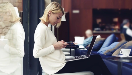 Γιατί όλο και περισσότεροι ιδιοκτήτες καφετεριών απαγορεύουν τη χρήση λάπτοπ