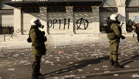 Τα ΜΑΤ στο Σύνταγμα