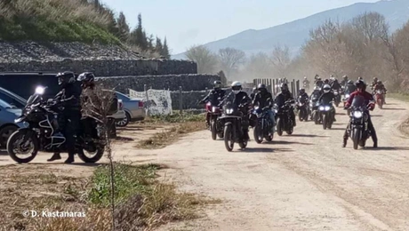 Μοτοπορεία στο σημείο της τραγωδίας των Τεμπών
