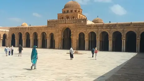 Από τα πολύβουα σοκάκια της Τύνιδας μέχρι τις περίφημες οάσεις και το «νησί των Λωτοφάγων»