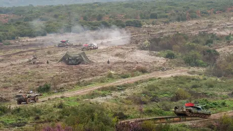 Στρατιωτική άσκηση σε πεδίο βολής