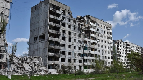 Βομβαρδισμένα κτίρια στη Ζαπορίζια της Ουκρανίας