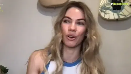 Η Έμιλυ Λυμπεροπούλου δέχθηκε επίθεση έξω από το νυχτερινό κέντρο που εμφανιζόταν