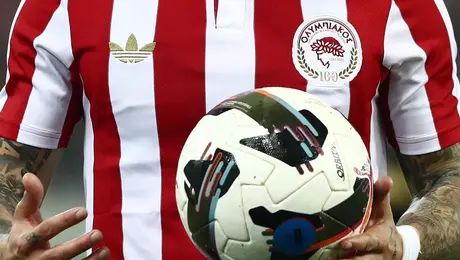 Η επετειακή φανέλα του Ολυμπιακού