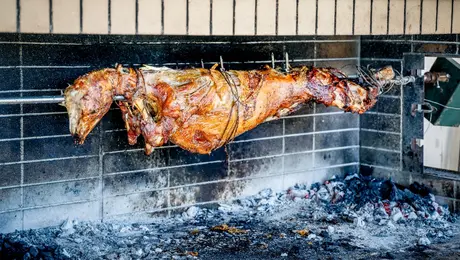 Ανοιξιάτικος καιρός στο σούβλισμα του αρνιού το Πάσχα