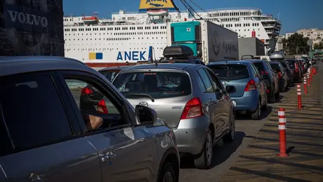 Μποτιλιάρισμα στο λιμάνι του Πειραιά