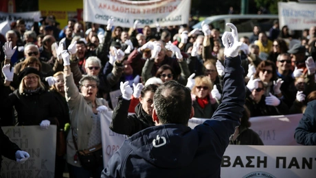 Η ΕΣΑμεΑ διεκδικεί αυξήσεις σε επιδόματα και συντάξεις: «Στη φτωχοποίηση άτομα με αναπηρία, χρόνιες, σπάνιες παθήσεις»