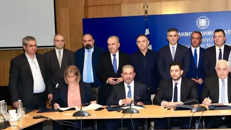 Ο Χρήστος Τριαντόπουλος στη φωτογραφία του υπουργείου Μεταφορών