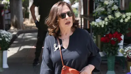 Συγκινημένη η Αλεξίου στην κηδεία του Αχιλλέα Θεοφίλου: «Μπορεί να χωρίσαμε, αλλά είμαστε οικογένεια»