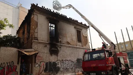 Πυρκαγιά στο εγκαταλελειμμένο κτίριο στη Λιοσίων