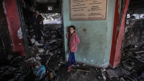 Κοριτσάκι στην κατεστραμμένη Γάζα