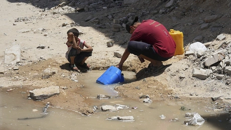 Συλλογή νερού στη Γάζα