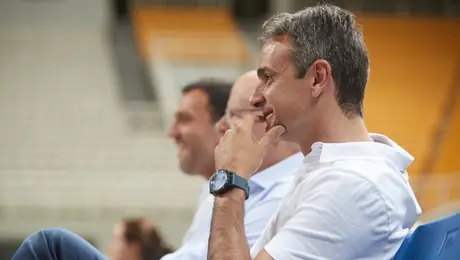 Ο Κυριάκος Μητσοτάκης σε προπόνηση μπάσκετ