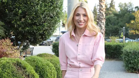 Μαρία Ηλιάκη: Στο νοσοκομείο η παρουσιάστρια - Οι αναρτήσεις της με τον γύψο στο χέρι