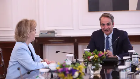 Συνάντηση Μητσοτάκη με την Επίτροπο Χρηματοοικονομικών Υπηρεσιών της ΕΕ 