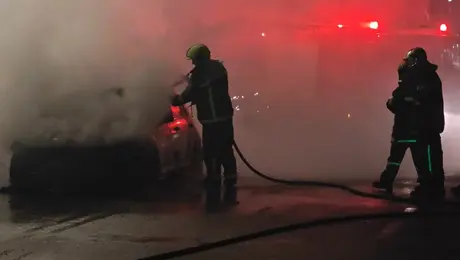 Φωτιά σε αυτοκίνητο στο Παγκράτι