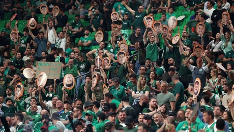 Οπαδοί του Παναθηναϊκού στο ΟΑΚΑ