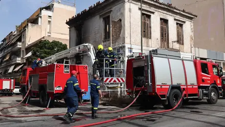Φωτιά σε εγκαταλελειμμένο κτίριο στη Λιοσίων