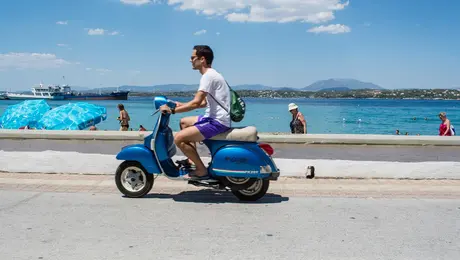 Μηχανάκι στις Σπέτσες