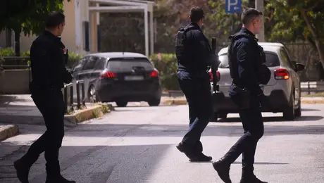 Μεταγωγή τράπερ στην Ευελπίδων για απαγωγή γιου επιχειρηματία