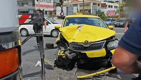 Τροχαίο ατύχημα στη Μαραθώνος