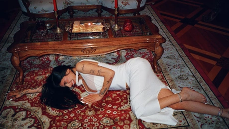 Mia Khalifa- Can I Come In?