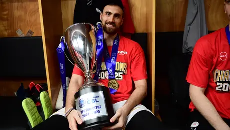 Νίκολα Μιλουτίνοφ 