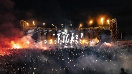 Bloody Hawk : Πάνω από 42.000 άτομα συγκεντρώθηκαν στη μεγαλύτερη μέχρι στιγμής rap συναυλία