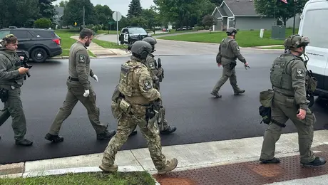 Στρατιώτες στο σημείο των πυροβολισμών στη Μινεσότα