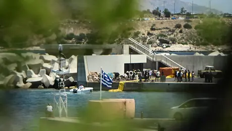 Πτώση ελικοπτέρου στη Βουλιαγμένη