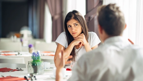 Οι 10 φράσεις που χρησιμοποιούν οι άνθρωποι όταν λένε ψέματα