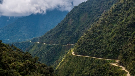 o pio epikindinos dromos toy kosmou