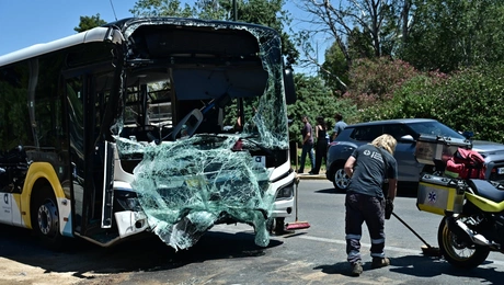 Διαλυμένο λεωφορείο στη Βούλα